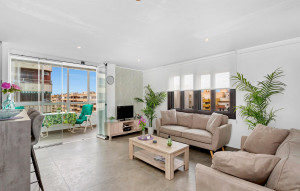 Sale - Apartment -
Torrevieja - Centro