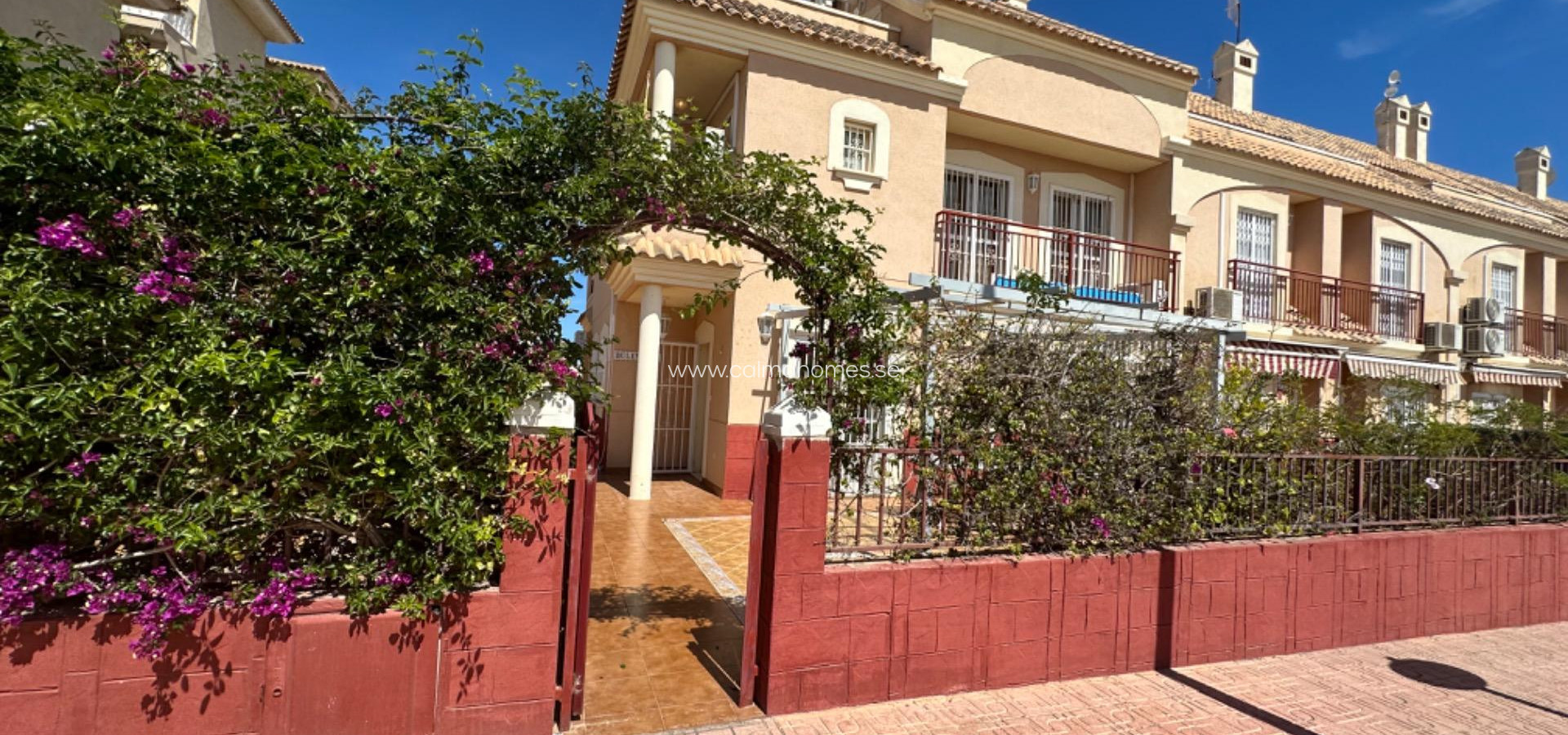 Resale - Terraced house -
Orihuela Costa - La Florida
