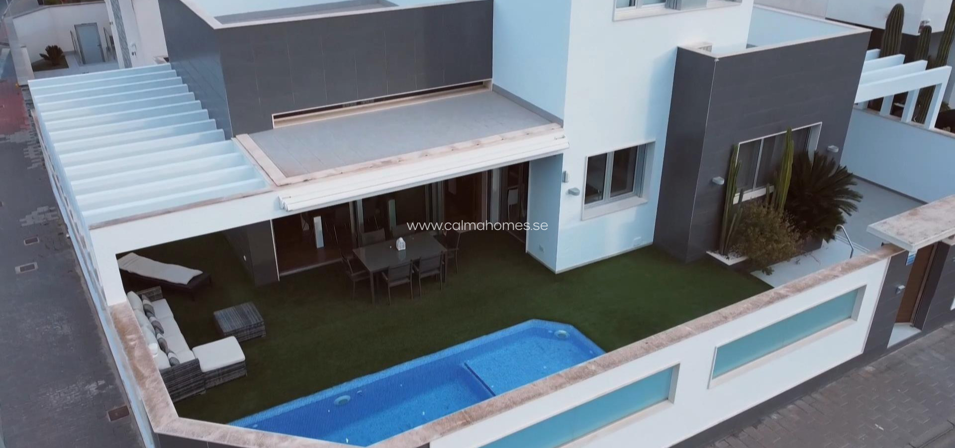Sale - Villa -
Orihuela Costa - Mil Palmeras