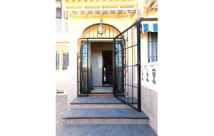 Sale - Villa -
Torrevieja - La Mata