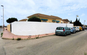 Sale - Villa -
Torrevieja - Las calas