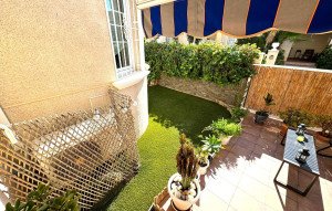 Resale - Terraced house -
Orihuela Costa - La Florida