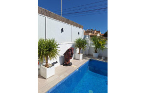 Sale - Villa -
Torrevieja - La siesta