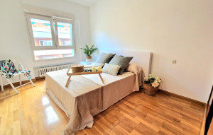 Sale - Apartment -
Oviedo - C. naranco