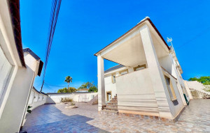 Sale - Villa -
Torrevieja - Los Balcones