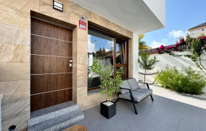 Sale - Villa -
Torrevieja - Los Altos