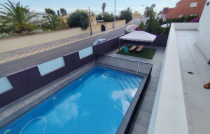 Sale - Villa -
Torrevieja - La siesta