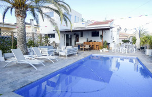 Sale - Villa -
Ciudad Quesada