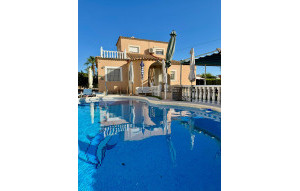 Sale - Villa -
Torrevieja - San Luis