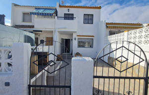 Resale - Terraced house -
Orihuela Costa - La Florida