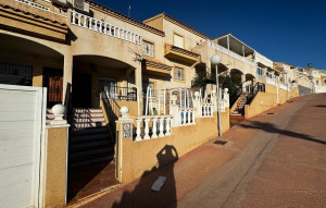 Sale - Bungalow -
Orihuela Costa - La Florida