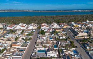 Sale - Villa -
Torrevieja - El chaparral