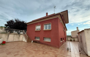 Venta - House -
Santa Pola