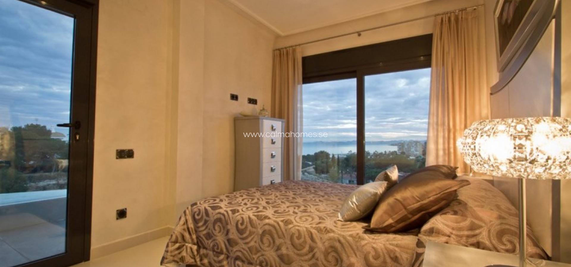 Sale - Villa -
Orihuela Costa - La Zenia
