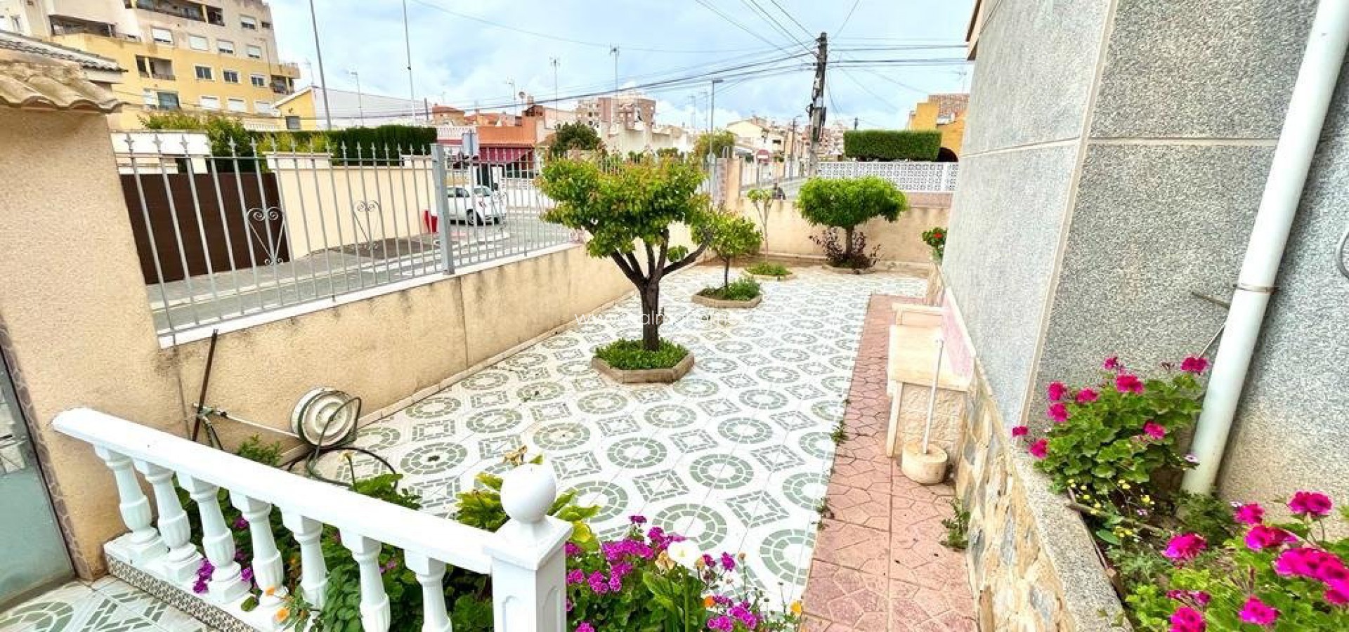 Sale - Villa -
Torrevieja - Centro